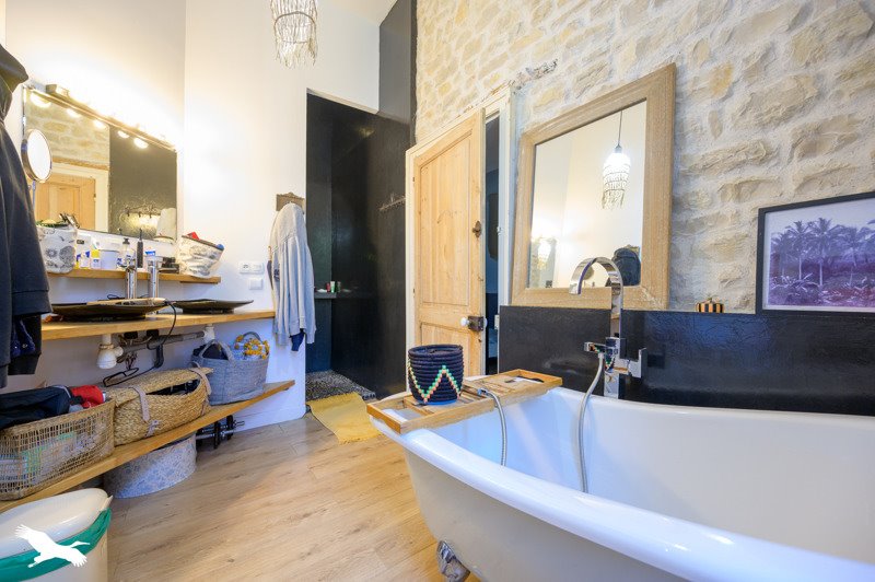 Vente Maison STE SOULLE - 7 pièces -260 m² - (17220)