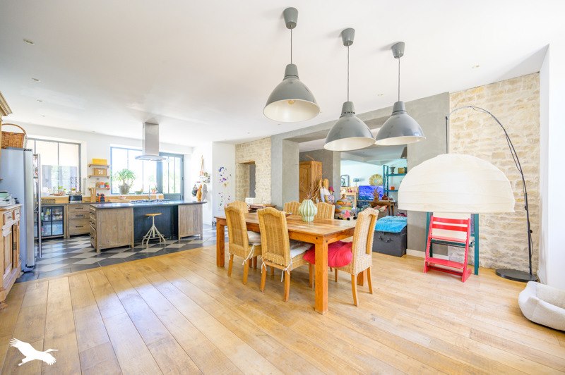 Vente Maison STE SOULLE - 7 pièces -260 m² - (17220)