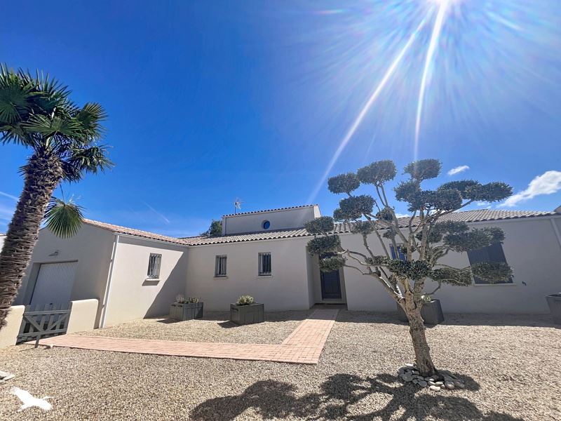 Vente Maison PUILBOREAU - 6 pièces -142 m² - (17138)