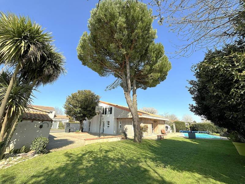 Vente Maison PUILBOREAU - 8 pièces -160 m² - (17138)