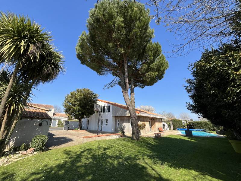 Vente Maison PUILBOREAU - 8 pièces -160 m² - (17138)