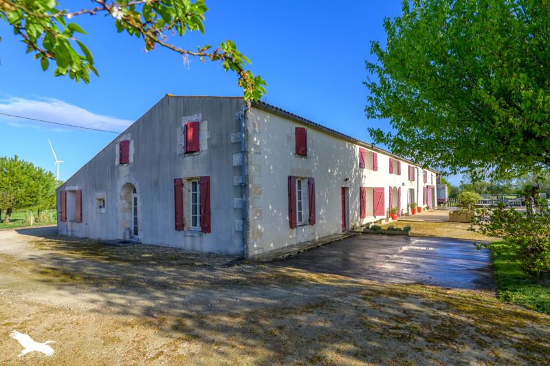 Vente Maison ANDILLY - 9 pièces -336 m² - (17230)