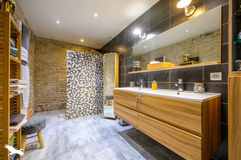 Vente Maison STE SOULLE - 5 pièces -196 m² - (17220)
