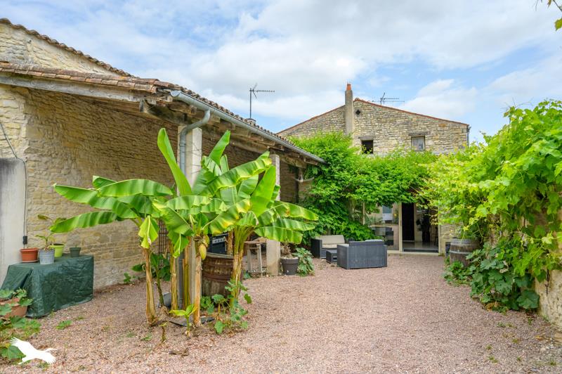 Vente Maison STE SOULLE - 5 pièces -196 m² - (17220)