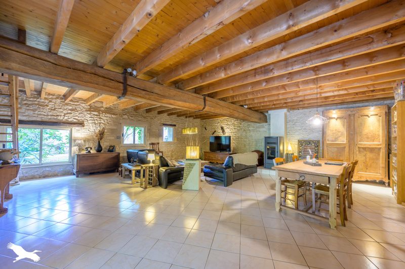 Vente Maison STE SOULLE - 5 pièces -196 m² - (17220)