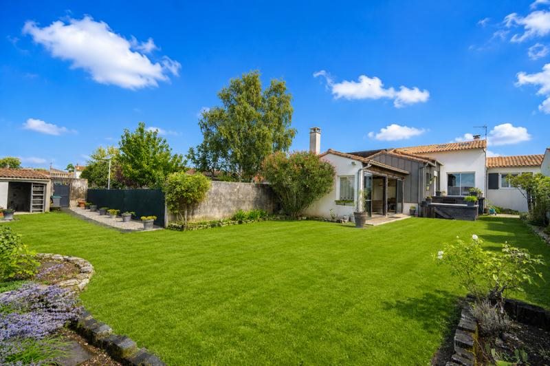 Vente Maison PUILBOREAU - 8 pièces -175 m² - (17138)