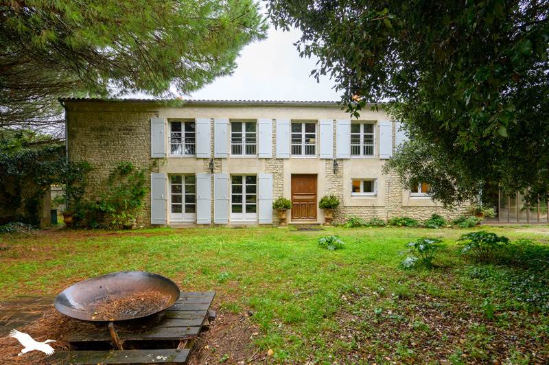Vente Maison L HOUMEAU - 8 pièces -289 m² - (17137)
