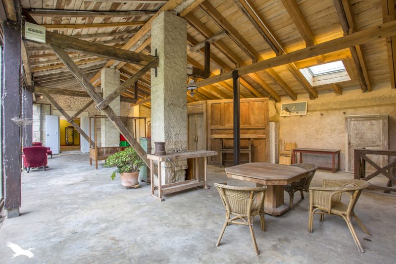 Vente Maison L HOUMEAU - 8 pièces -289 m² - (17137)