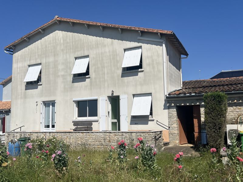 Vente Maison CHAMPDENIERS - 6 pièces -135 m² - (79220)