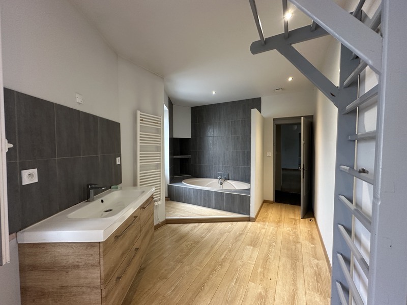 Vente Appartement ST FLORENT SUR CHER - 4 pièces -142 m² - (18400)