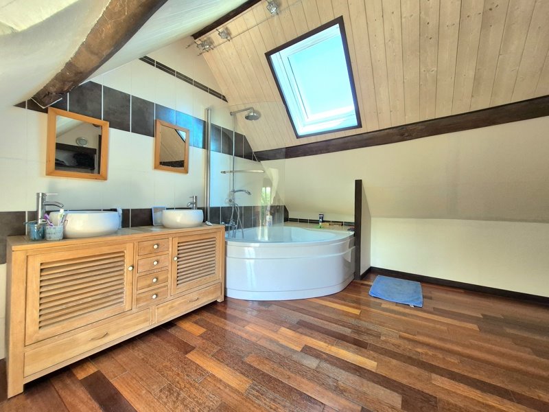 Vente Maison PRIMELLES - 6 pièces -219 m² - (18400)