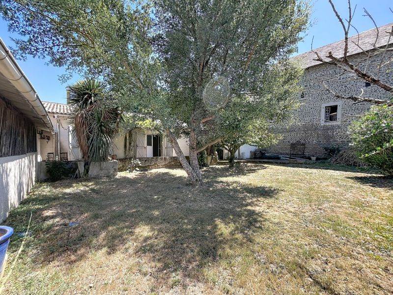 Vente Maison LAROIN - 5 pièces -420 m² - (64110)