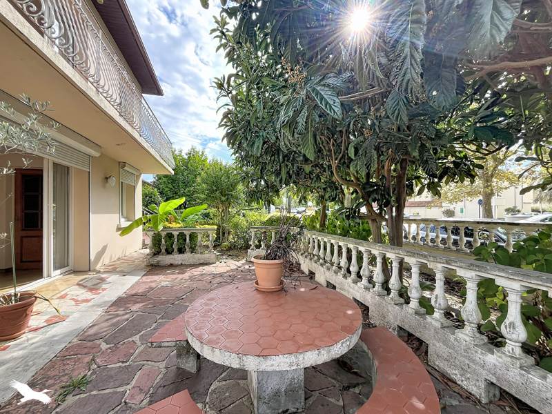 Maison 8 pièces 187 m² · à Lons · 187 m² · 317 700 €