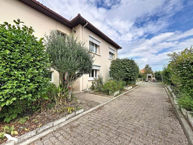 Vente Maison Lons - 8 pièces -187 m² - (64140)