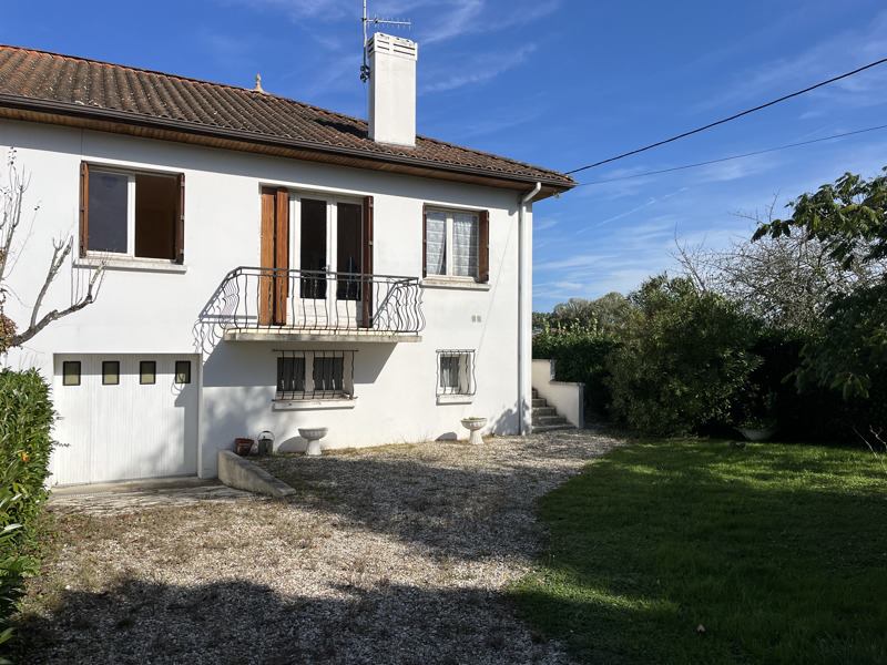Vente Maison NEUVIC - 3 pièces -102 m² - (24190)