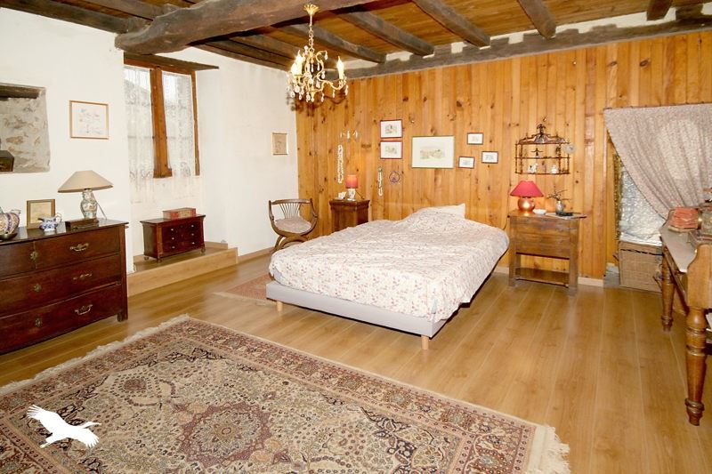 Vente Maison ST JEAN D ATAUX - 9 pièces -237 m² - (24190)