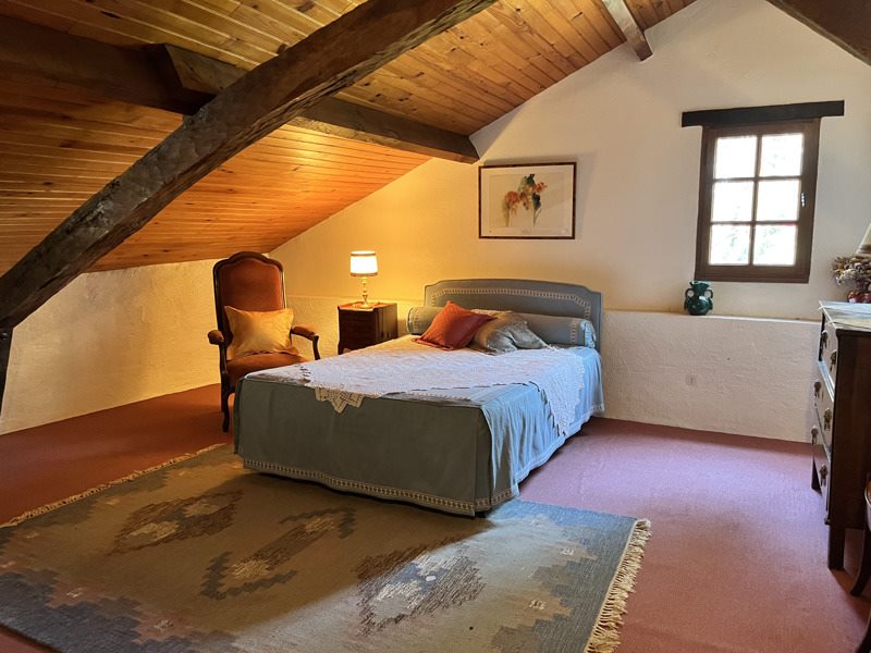 Vente Maison ST JEAN D ATAUX - 9 pièces -237 m² - (24190)