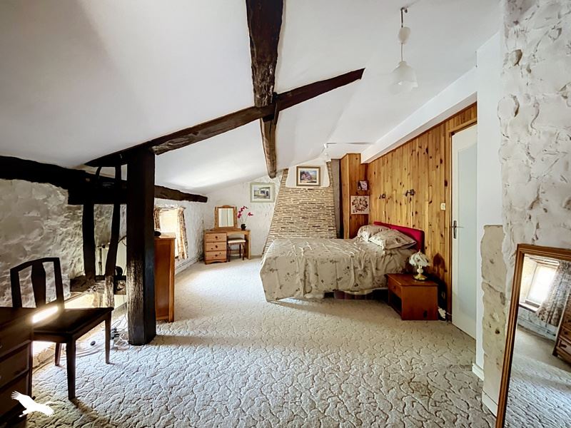 Vente Maison Douzillac - 5 pièces -168 m² - (24190)