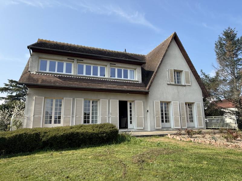 Vente Maison DOMERAT - 6 pièces -206 m² - (03410)