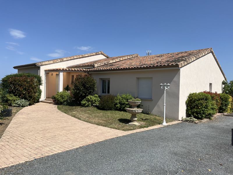 Vente Maison DOMERAT - 6 pièces -150 m² - (03410)