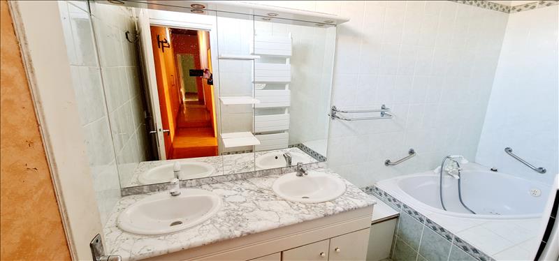 Vente Maison ARVEYRES - 4 pièces -120 m² - (33500)