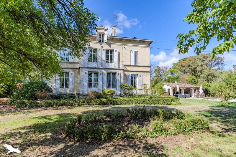 Vente Maison VAYRES - 14 pièces -367 m² - (33870)