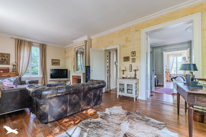Vente Maison VAYRES - 9 pièces -292 m² - (33870)