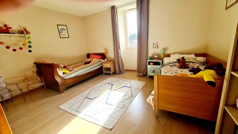 Vente Maison GENISSAC - 6 pièces -208 m² - (33420)
