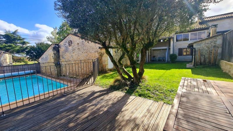 Vente Maison GENISSAC - 6 pièces -208 m² - (33420)