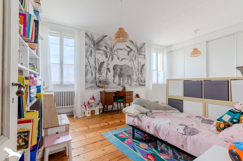 Vente Maison VAYRES - 7 pièces -250 m² - (33870)