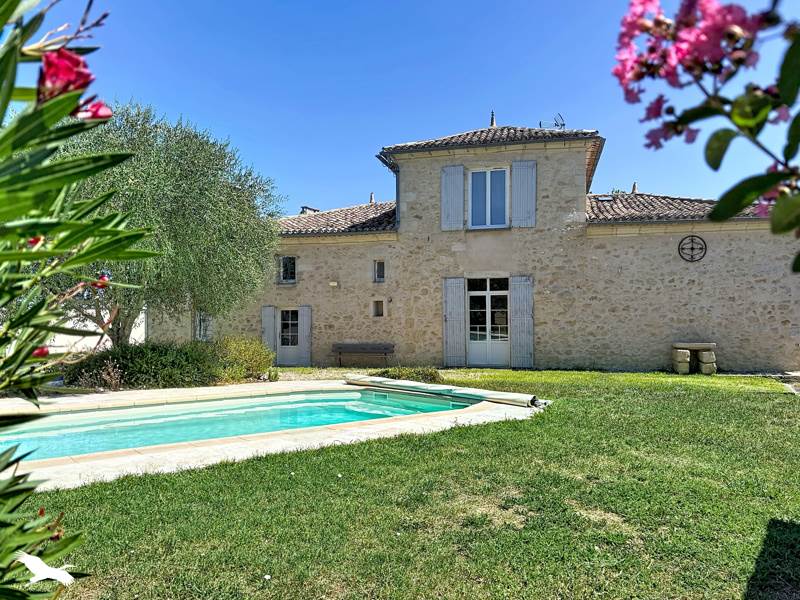 Vente Maison GENISSAC - 8 pièces -262 m² - (33420)