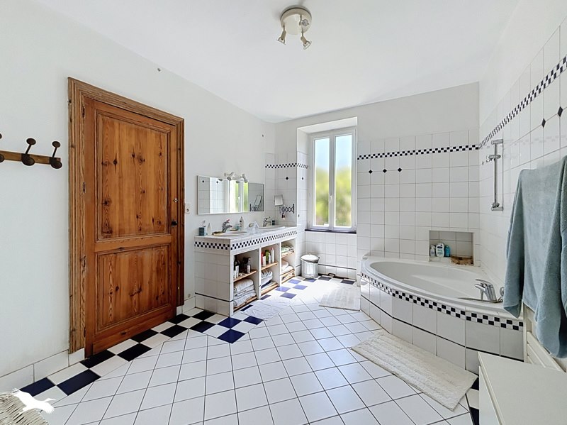 Vente Maison GENISSAC - 8 pièces -262 m² - (33420)