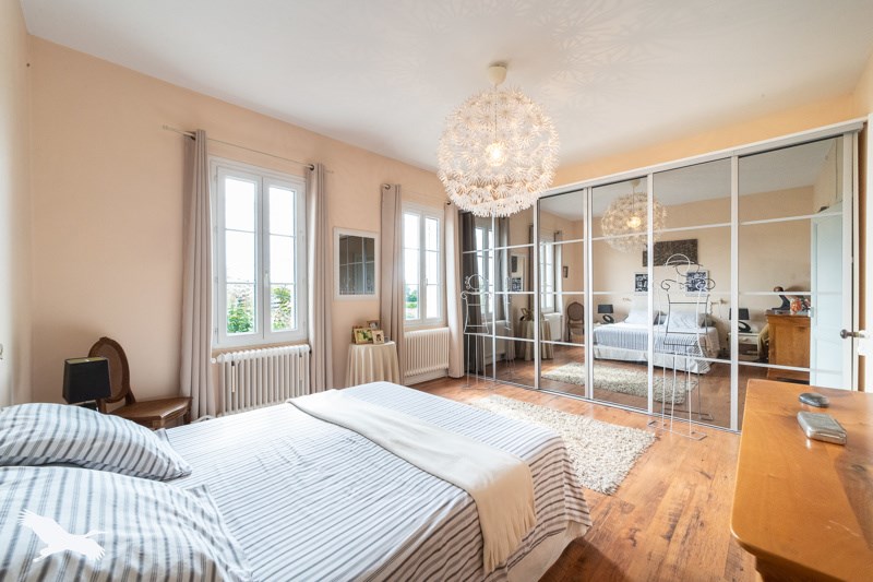 Vente Maison NERIGEAN - 8 pièces -225 m² - (33750)