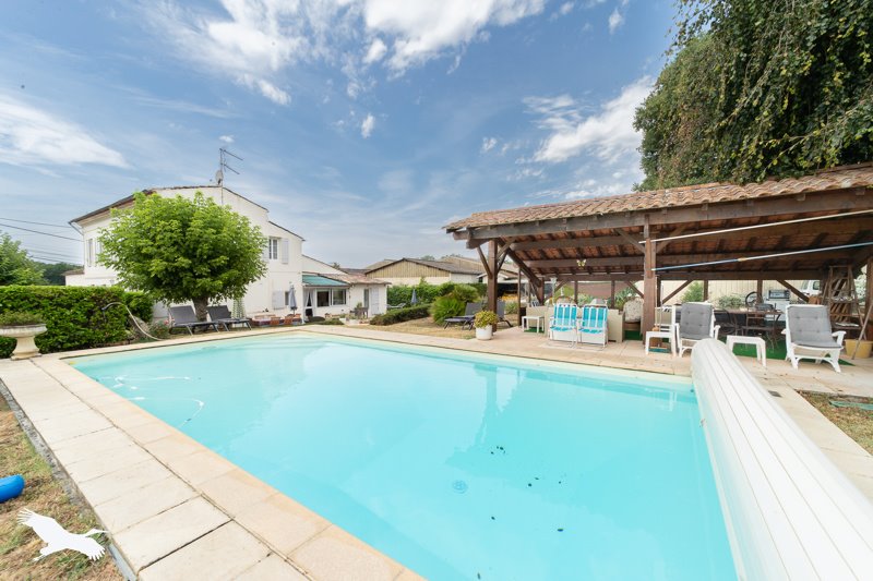 Vente Maison NERIGEAN - 8 pièces -225 m² - (33750)