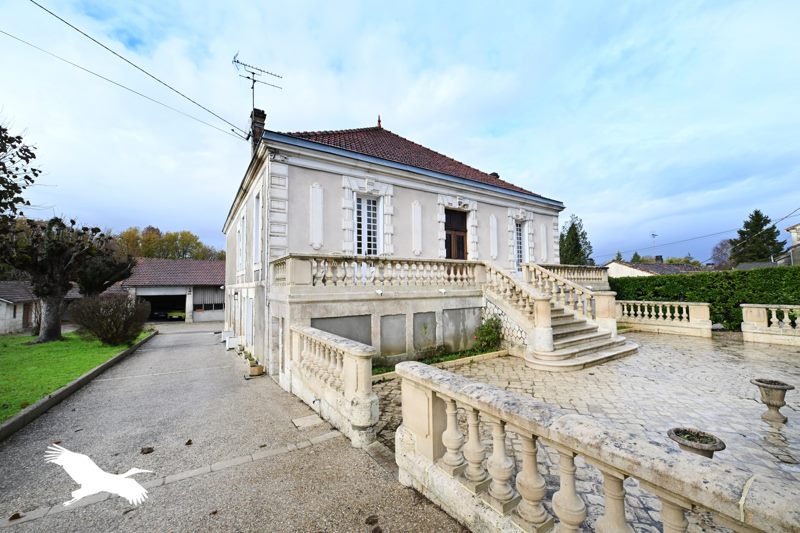 Vente Maison VOEUIL ET GIGET - 10 pièces -357 m² - (16400)