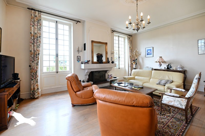 Vente Maison VOEUIL ET GIGET - 10 pièces -357 m² - (16400)