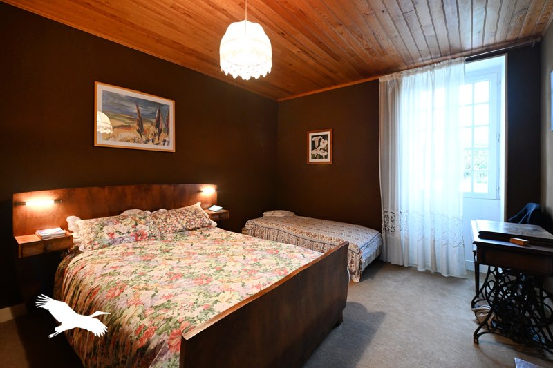Vente Maison VOEUIL ET GIGET - 10 pièces -357 m² - (16400)