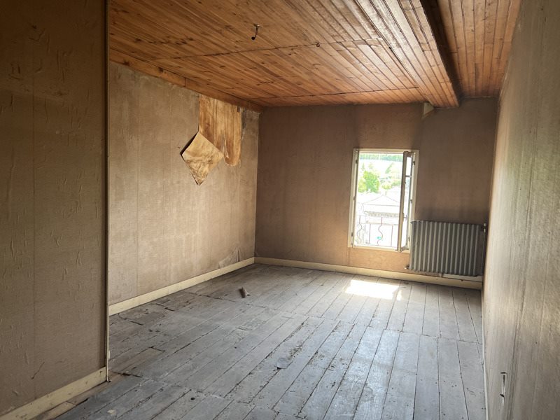 Vente Maison VOEUIL ET GIGET - 6 pièces -142 m² - (16400)