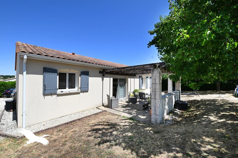 Vente Maison ROULLET ST ESTEPHE - 5 pièces -109 m² - (16440)