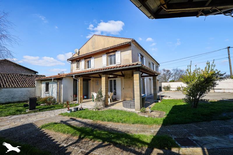 Vente Maison BOUTIERS ST TROJAN - 7 pièces -232 m² - (16100)