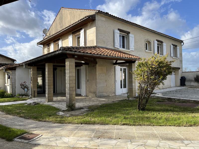 Vente Maison BOUTIERS ST TROJAN - 7 pièces -232 m² - (16100)