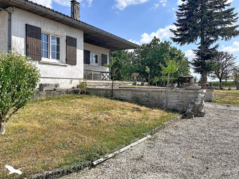 Vente Maison CHERVES RICHEMONT - 7 pièces -141 m² - (16370)