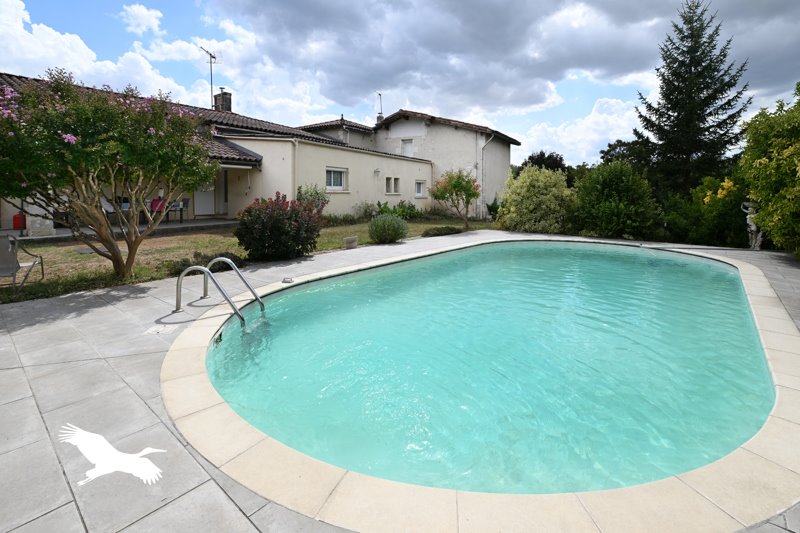 Vente Maison CHERVES RICHEMONT 16370 12 pièces - 270 m²