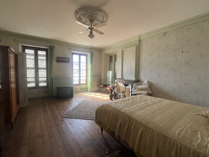 Vente Maison ST BONNET SUR GIRONDE - 12 pièces -294 m² - (17150)