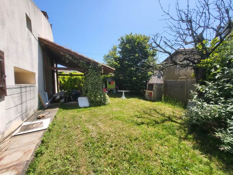 Vente Maison ST BONNET SUR GIRONDE - 6 pièces -244 m² - (17150)