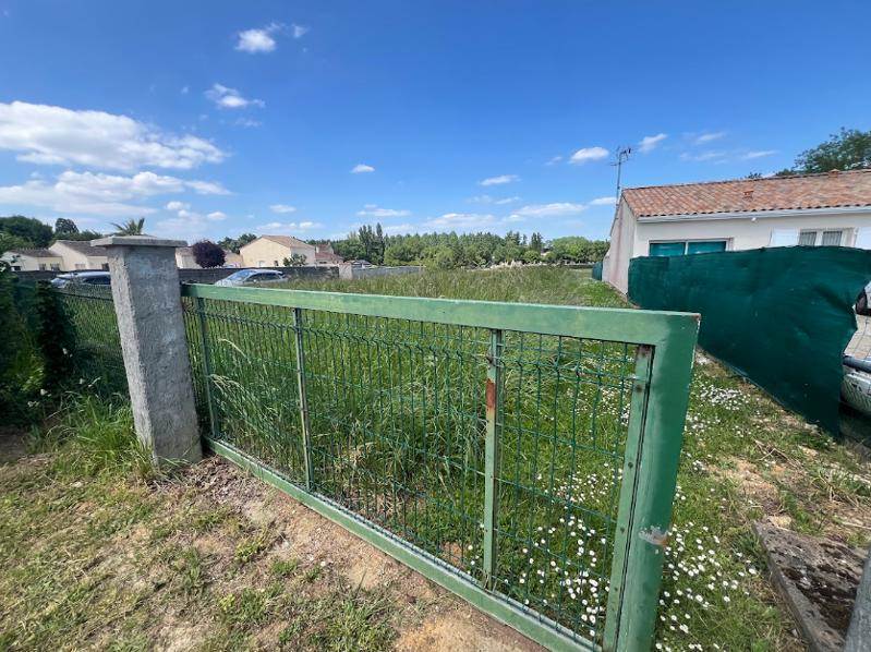 Vente Terrain ST BONNET SUR GIRONDE - -666 m² - (17150)