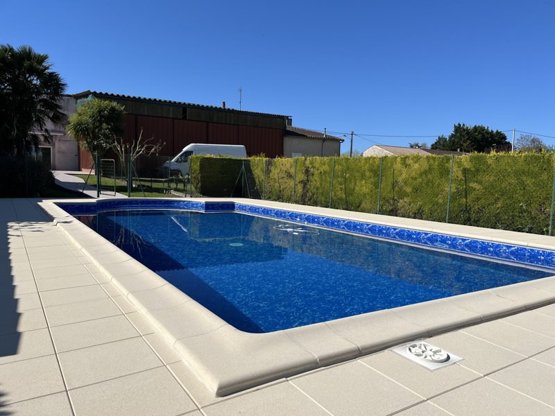 Vente Maison STE RAMEE - 10 pièces -275 m² - (17240)