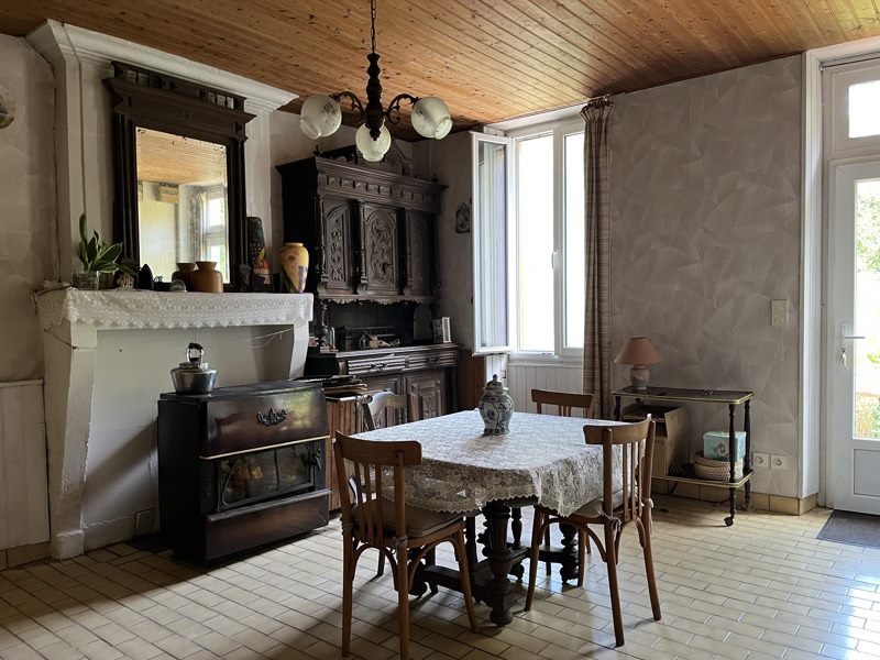 Vente Maison ST GEORGES DES AGOUTS - 8 pièces -130 m² - (17150)