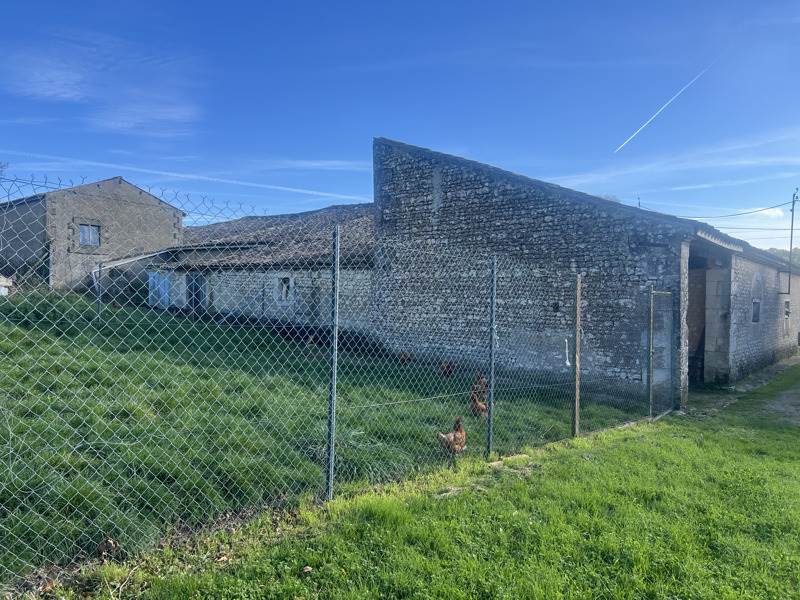 Vente Grange SEMOUSSAC - 4 pièces -550 m² - (17150)