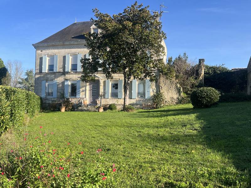 Vente Maison ST THOMAS DE CONAC - 11 pièces -318 m² - (17150)